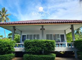 Sangjun On Beach Resort, מלון בבאנג סאפאן