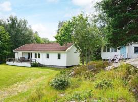 Holiday home KUNGSHAMN XVIII, hotelli kohteessa Kungshamn