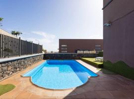 casa piscina privada y terraza, hotel em Santa Cruz de Tenerife