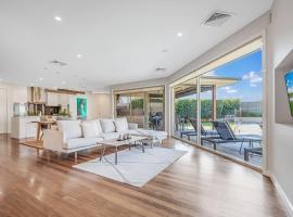 Blair Street - Luxury Home with Pool and Theatre, hotel en Moama