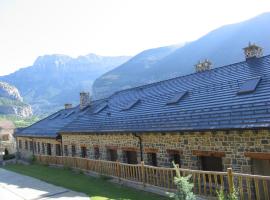 Apartamentos Russell, hotel din Torla