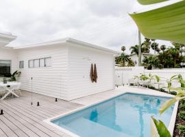 Coastal Chic Poolside Villa- Pet Friendly, hotel en Mooloolaba