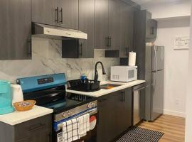 Pebbles' Cozy 2Bed Basement Suite - near Downtown，埃德蒙頓的飯店