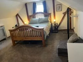 I bedroom flat on a gated farm in Tadworth