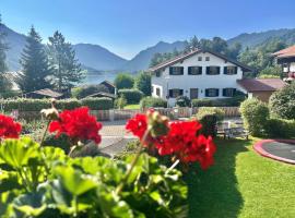 Ferienhaus "Seeblick" direkt am Schliersee, hotell sihtkohas Schliersee