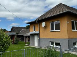 Domček u strýka, hotel u gradu Lazisko