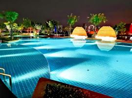 Almas Suites Puteri Harbour by Stayrene, hotel sa Nusajaya