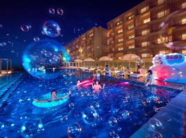 Hoshino Resorts BEB5 Okinawa Serakaki, hotell i Onna