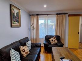 Comfy 3 bed house in Ulladulla, hótel í Ulladulla