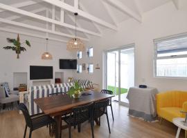 Cozy Holiday Cottage - XX Cottage Yzerfontein, hotel em Yzerfontein