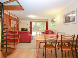 Cedar Holiday Units - Apartment 2, hotel i Bright