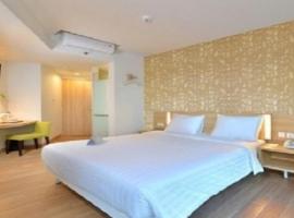 Whiz Prime Hotel Sudirman Cilacap, hotell i Cilacap