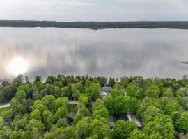 Lakeside Cottage Bliss Nature At Your Door!, hotel a Wiarton