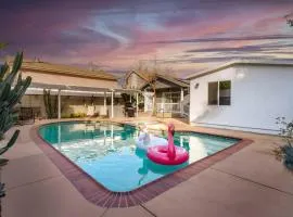 Modern Oasis with Pool & Jacuzzi near Universal Studios