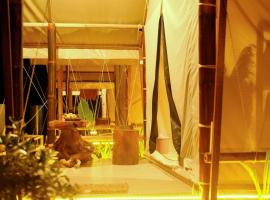 Dear traveller luxury glamping, hotel que admite mascotas en Sidomukti