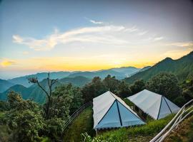 Jaadooghar x Dug Dug Camps, Bhimtal, luxe tent in Bhīm Tāl