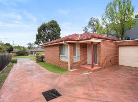 Perfectly Located Townhouse in heart of Ringwood, hotel em Ringwood