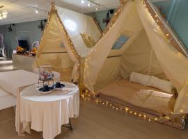 Penang Indoor Camping Tent Romantic Stay up to 7 pax Netflix YouTube Playstation, hotel u gradu Jelutong