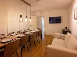 Munich Large Apartment and very Central 1-13 Guests