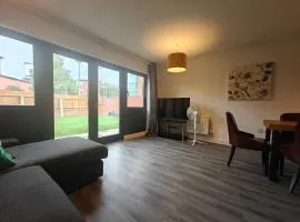 Cosy Holiday Home in Birmingham City Center 4 Bedrooms House by HF Group