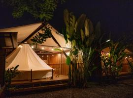 Seren Glamping, hotel di Uvita