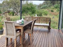 Micro Mansion with big deck and views in Lovely Lithglow, hotel u gradu 'Lithgow'