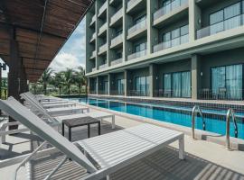 Sugar Marina Hotel -AVIATOR- Phuket Airport - SHA Extra Plus, hotel perto de Aeroporto Internacional de Phuket - HKT, Nai Yang Beach