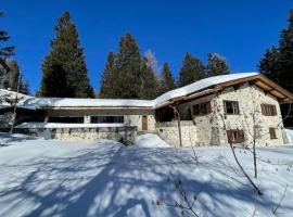 Ski In&Out, Lenzerheide freistehendes Top CHALET, urchig, gross, хотел в Валбела