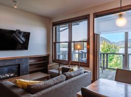 Lakefront Mountain View - Resort Loft, villa em Lac Supérieur