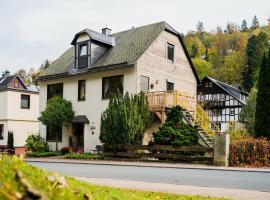 Large detached holiday home in Willingen with garden, hótel í Willingen