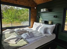 Feelmore Tiny House Eger, hotell i Eger