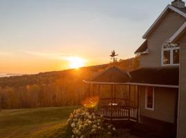 Cozy Haven with Spa & Stunning Views, hotel in Baie-Saint-Paul