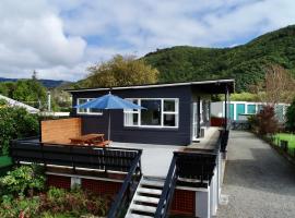 Sounds Good - Waikawa Holiday Home and Berth، فندق في بيكتون