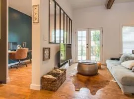 Chic Bouldin Townhouse in Central Austin