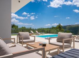 NEW! Modern Villa Nacle with heated Pool, hotel en Duće