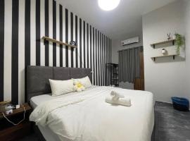 R8 Hotel-style Room With Projector #1min Walk to Ksl City Mall, hotel Johor Bahruban