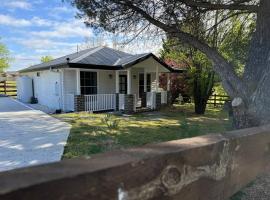 Blue Willow Cottage - Bathurst, hotel v destinaci Bathurst