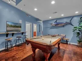 2bd 2bth PENTHOUSE DOWNTOWN with large Billiard room