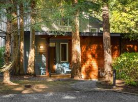 Pacific Forest Beach House, khách sạn ở Parksville