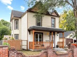 Tulip House - Quiet Home 10 Minutes from Downtown Minneapolis