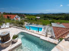 House Three holiday homes, hotell i Orebić