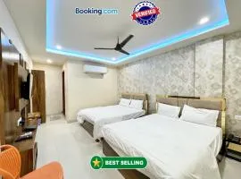 HOTEL RUDRA ! Varanasi ! fully-Air-Conditioned hotel at prime location with Parking-LIFT-wifi-Restaurant availability, near Kashi Vishwanath Temple, and Ganga ghat, Luxurious Rooms