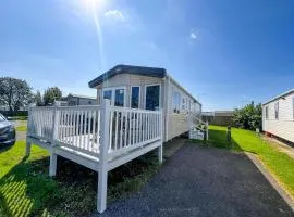 6 Berth Caravan At California Cliffs With Decking In Scratby Ref 50015Kc