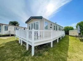 Stunning 6 Berth Caravan With Decking At Cherry Tree Park In Norfolk Ref 70802C