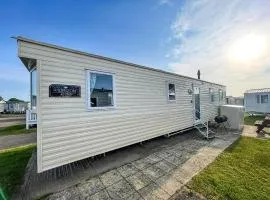 Superb 8 Berth Caravan At Caister Beach In Norfolk Ref 30073F