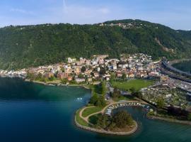 Melide Apartments Lake Lugano close to SwissMiniatur & Private Parking on Request, hotel di Melide