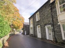 Bakers Rest ideal for 2 families centrally located in Grasmere with walks from the door