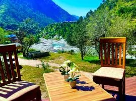 The Tirthan Nature Valley Resort - - - #Riverside #Heritage Rooms with Balcony #Big Garden With Bonfire #Cafe #Private Parking #Most Awarded #Property of the Year