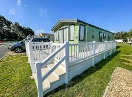 Lovely 6 Berth Caravan At Caldecott Hall Country Park, Norfolk Ref 91010C