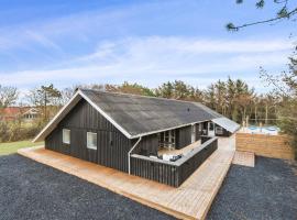 Gorgeous Home In Ringkøbing With Kitchen, hotel a Søndervig